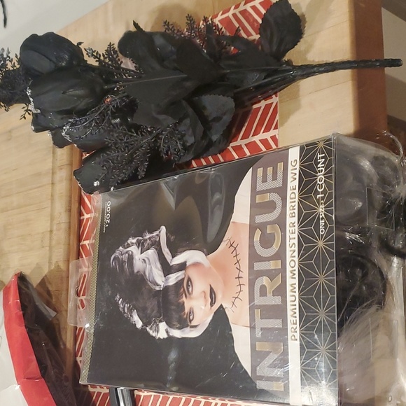 Intrigue Other - Bride of Frankenstein wig and bouquet of fake black roses